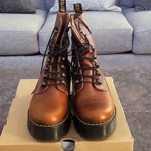 Dr. Martens Leona Butterscotch